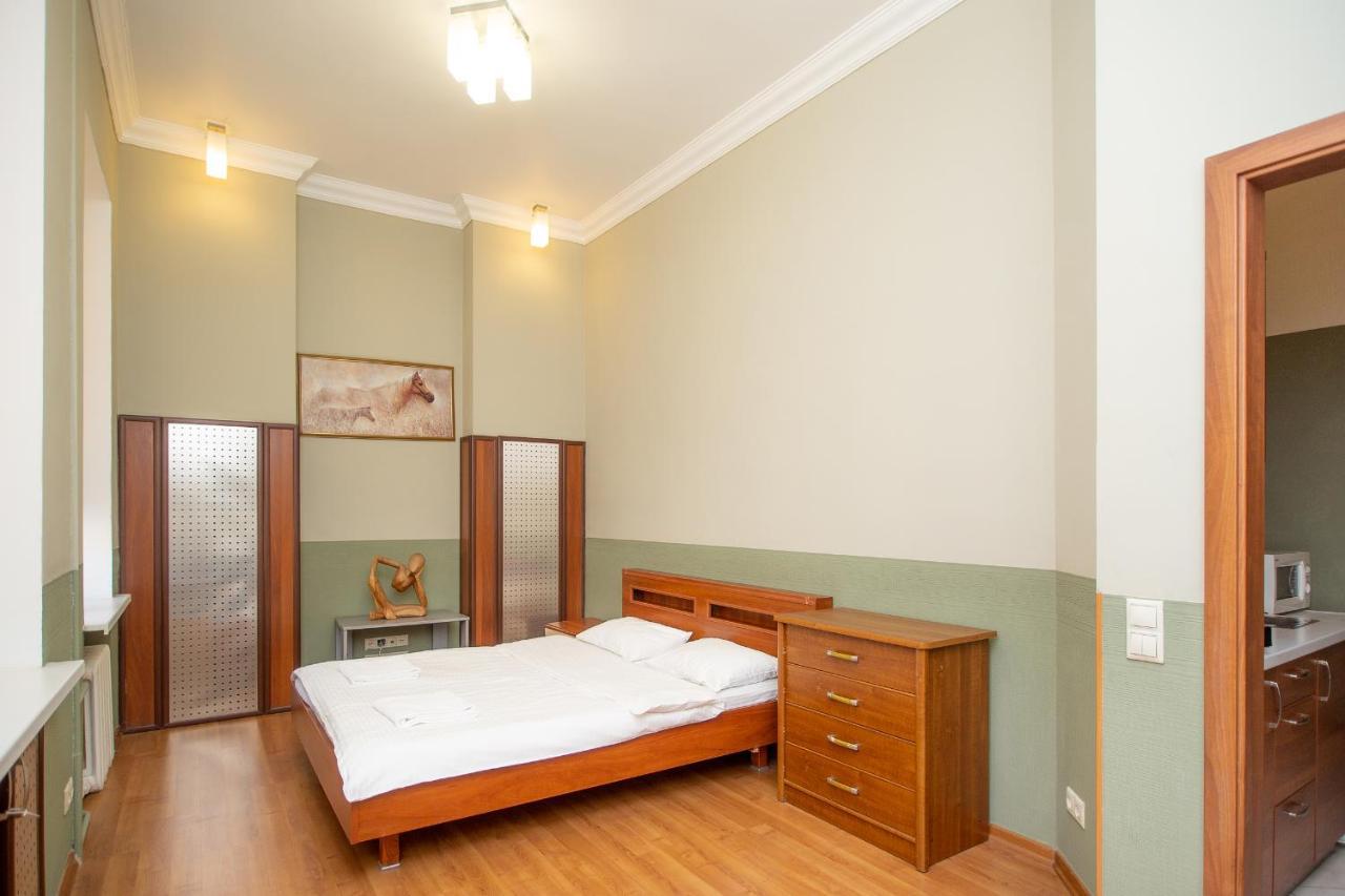Простора 3 Кімнатна Біля Майдану Незалежності Apartamento Kiev Exterior foto