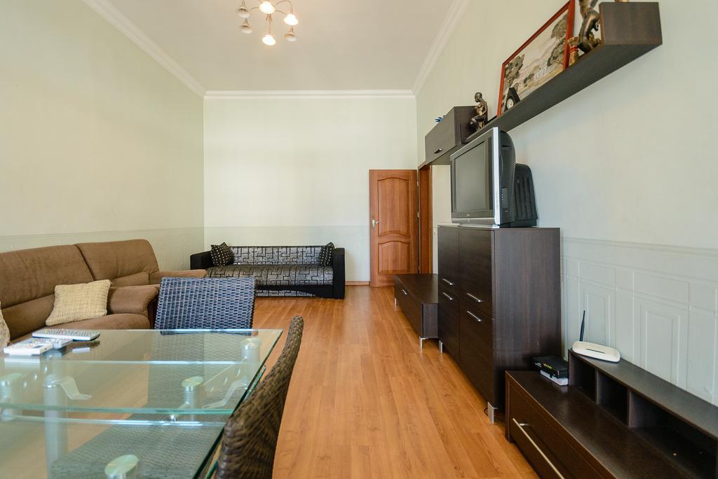 Простора 3 Кімнатна Біля Майдану Незалежності Apartamento Kiev Exterior foto