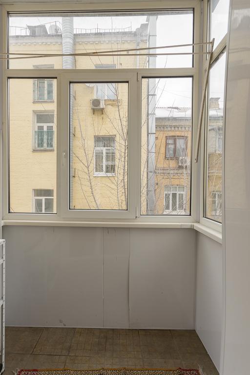 Простора 3 Кімнатна Біля Майдану Незалежності Apartamento Kiev Exterior foto